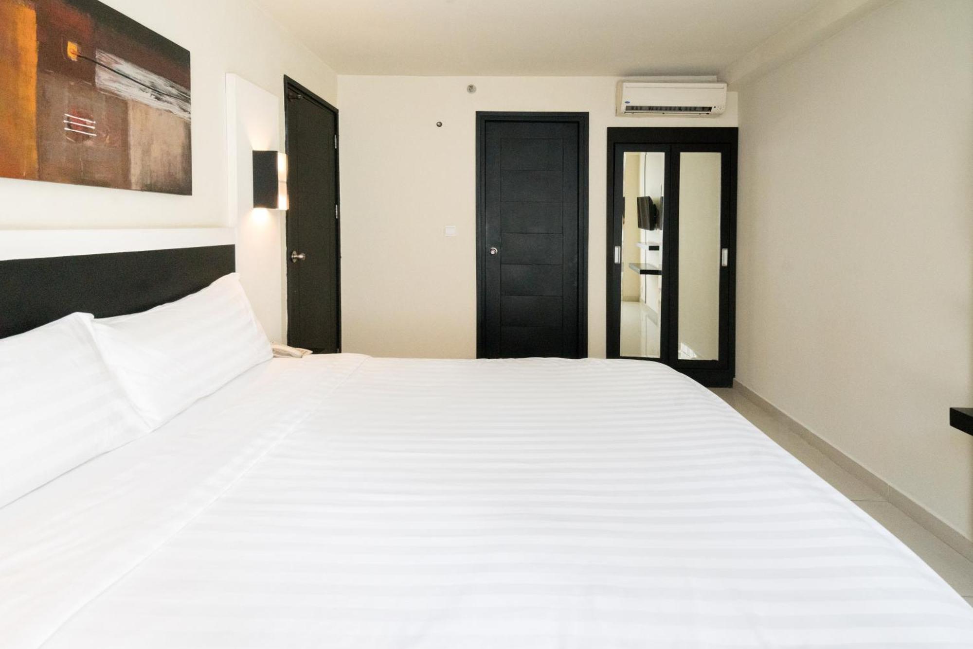 Aston Denpasar Hotel & Convention Экстерьер фото